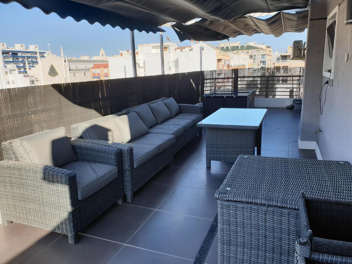 Beachside Apartment In Torrevieja Exterior photo